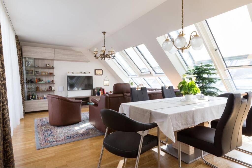 Grosses Penthouse #12 Mit Terrasse Und Aussicht Viena Exterior foto