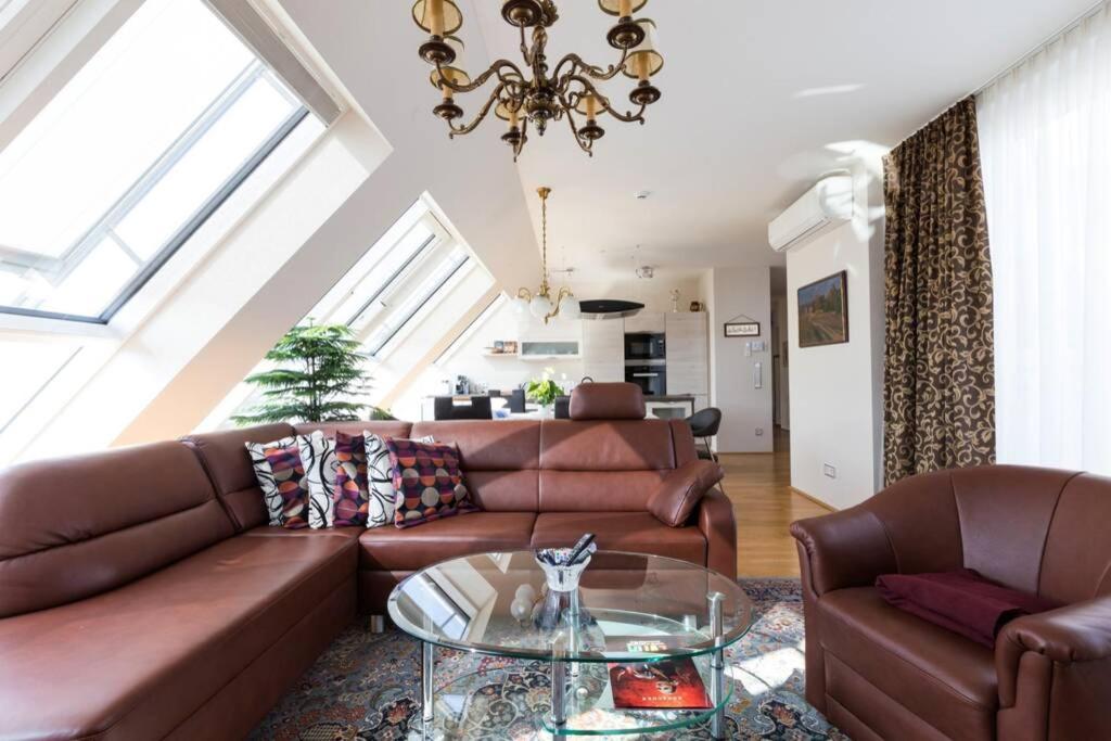 Grosses Penthouse #12 Mit Terrasse Und Aussicht Viena Exterior foto