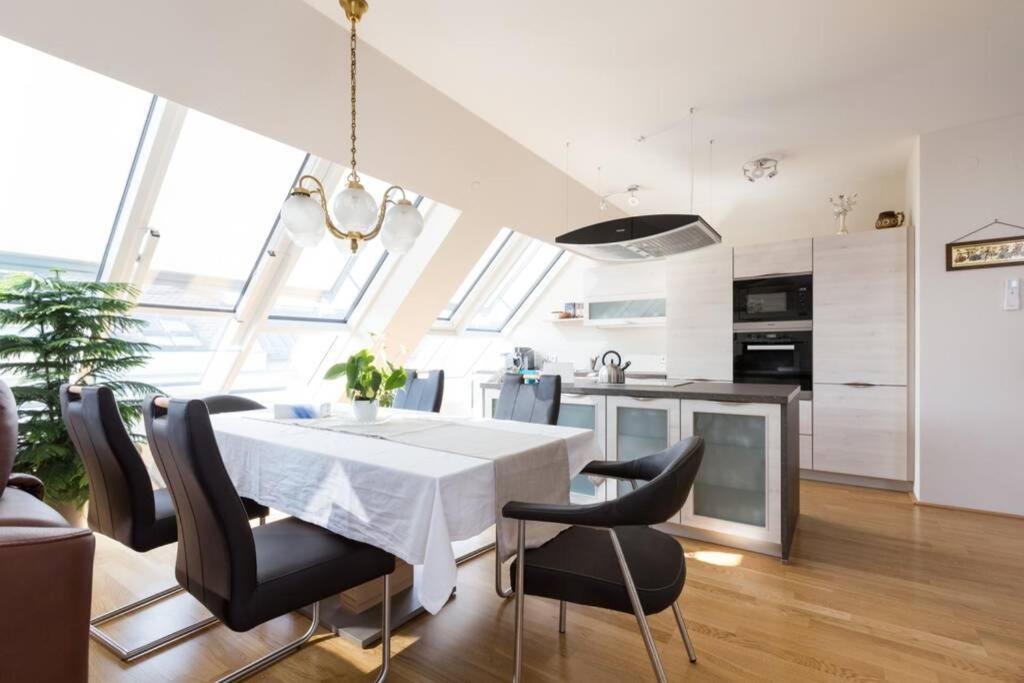 Grosses Penthouse #12 Mit Terrasse Und Aussicht Viena Exterior foto